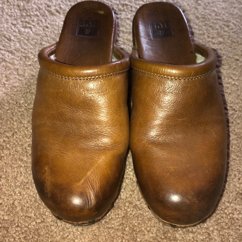 Frye shearling lined clogs size 8